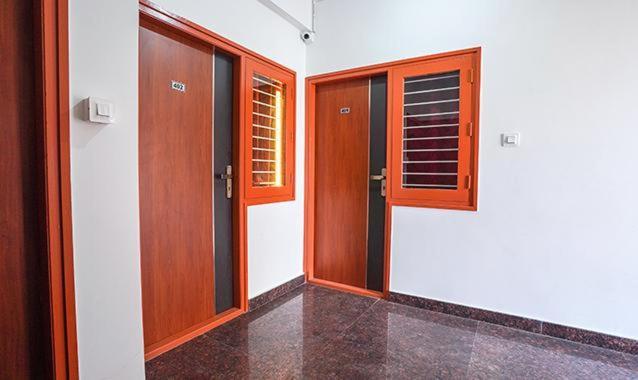 Hotel Royal Platinum Bangalore Exterior photo